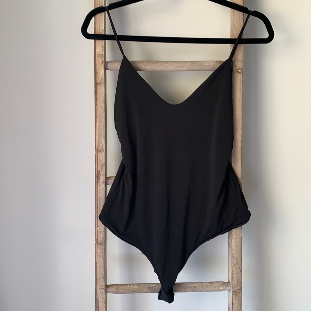 WINDSOR NWT Black Stretchy V Neck Body Suit, Size Large